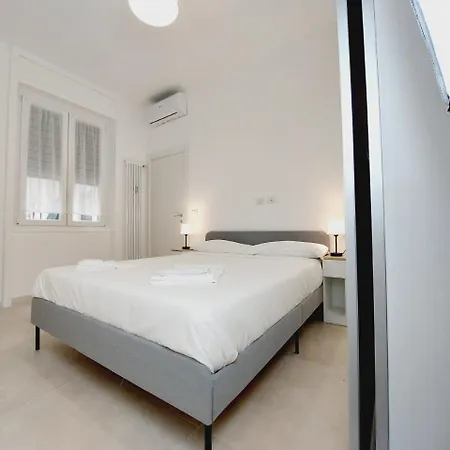 Waterfront Park Apartment *