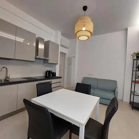 Waterfront Park Apartment *